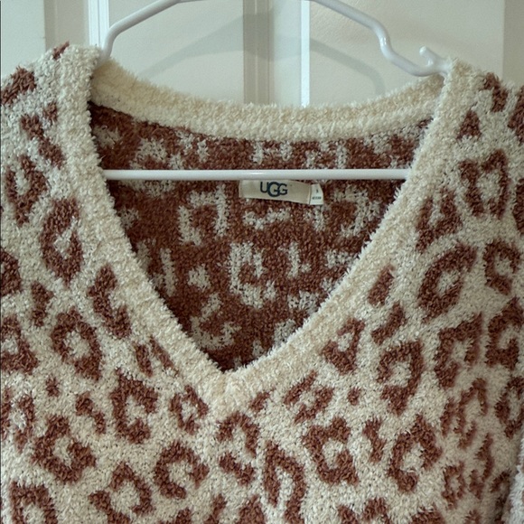 UGG Women's V-Neck Leopard Sweater in Cream and Brown - Picture 3 of 8